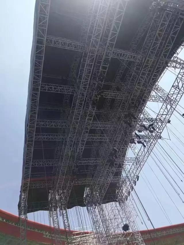 体育馆演唱会太空桁架