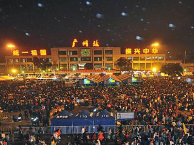 我挤不过去呀，能不能给宝(bao)宝(bao)开个“绿色通道”